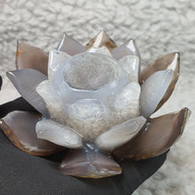 Load image into Gallery viewer, Agate Lotus Flower Carving – Purity &amp; Calm Display
