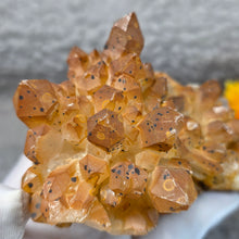 Load image into Gallery viewer, Golden Healer Quartz (Pakistan) – 巴基斯坦金色治愈石英摆件
