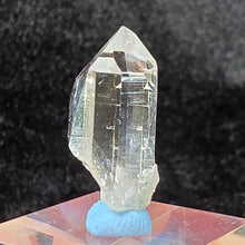 Load image into Gallery viewer, Indian Himalayas Quartz Pointer – 印度喜马拉雅水晶柱
