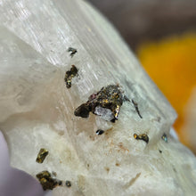 Load image into Gallery viewer, Danburite Specimen (Mexico) – 墨西哥丹布莱石标本
