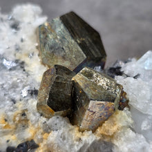 Load image into Gallery viewer, Chalcopyrite, Sphalerite &amp; Quartz Specimen – 黄铜矿闪锌矿共生石英矿物标本
