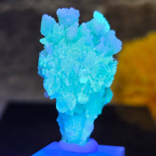 Load image into Gallery viewer, Zincite Specimen (Poland) – 波兰天然锌矿标本
