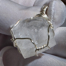 Load image into Gallery viewer, Apophyllite Wire Wrapped Pendant – 鱼眼石绕线吊坠
