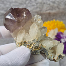 Load image into Gallery viewer, Amethyst on Quartz Specimen (Mogok, Myanmar) – 缅甸抹谷天然紫水晶共生石英矿物标本
